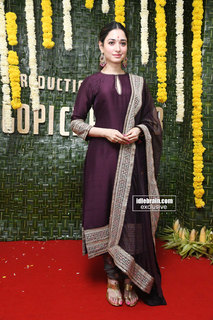 Tamannaah Bhatia feet photo thumbnail