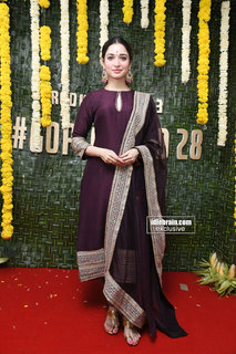Tamannaah Bhatia feet photo thumbnail