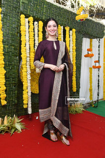 Tamannaah Bhatia feet photo thumbnail