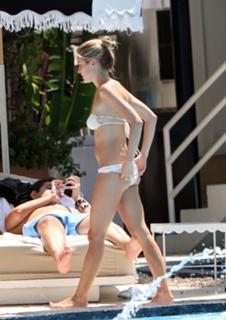Kristin Cavallari feet photo thumbnail