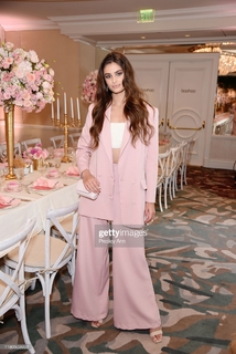 Taylor Hill feet photo thumbnail