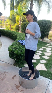 Victoria Justice feet photo thumbnail