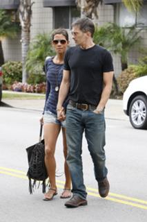 Halle Berry feet photo thumbnail