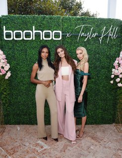 Taylor Hill feet photo thumbnail