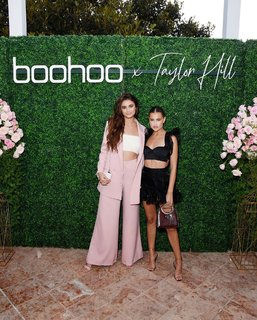 Taylor Hill feet photo thumbnail