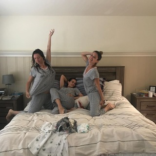 Rachel Bilson feet photo thumbnail