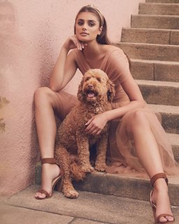 Taylor Hill feet photo thumbnail