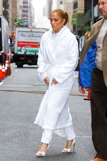 Jennifer Lopez feet photo thumbnail