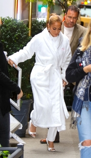 Jennifer Lopez feet photo thumbnail
