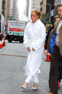 Jennifer Lopez feet photo thumbnail