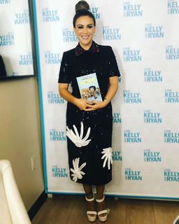 Alyssa Milano feet photo thumbnail