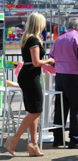 Holly Willoughby feet photo thumbnail