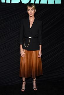 Charlize Theron feet photo thumbnail