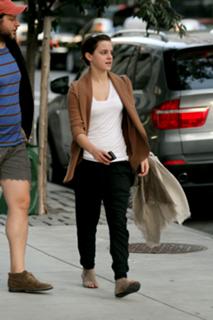 Emma Watson feet photo thumbnail