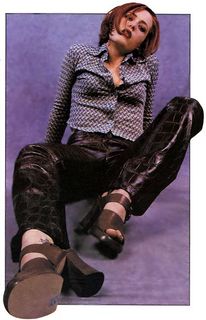 Gillian Anderson feet photo thumbnail