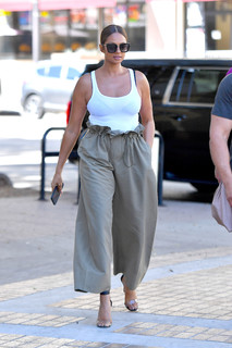 Alesha Dixon feet photo thumbnail