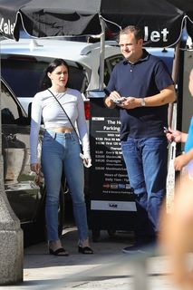 Ariel Winter feet photo thumbnail