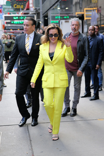 Alyssa Milano feet photo thumbnail
