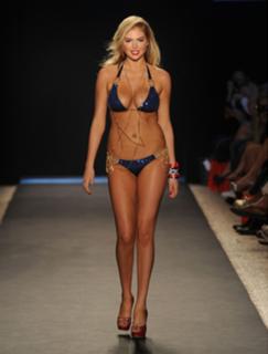 Kate Upton feet photo thumbnail