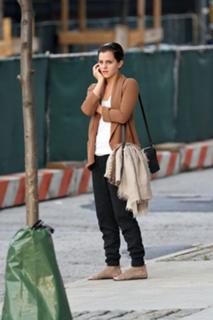 Emma Watson feet photo thumbnail