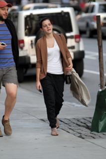 Emma Watson feet photo thumbnail