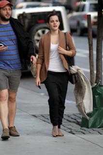 Emma Watson feet photo thumbnail