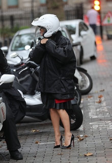 Amanda Holden feet photo thumbnail