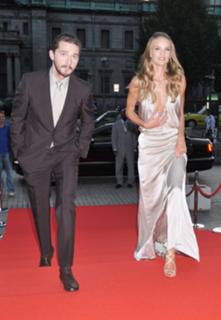 Rosie Huntington-Whiteley feet photo thumbnail