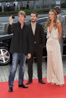Rosie Huntington-Whiteley feet photo thumbnail