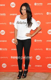 Shay Mitchell feet photo thumbnail