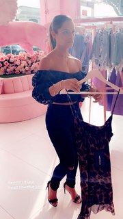 Rocsi Diaz feet photo thumbnail