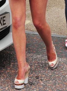 Helen Flanagan feet photo thumbnail