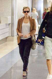 Emma Watson feet photo thumbnail