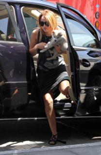 Miley Cyrus feet photo thumbnail