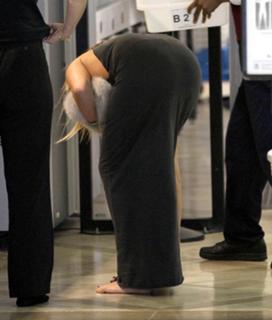 Miley Cyrus feet photo thumbnail