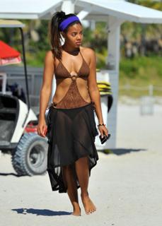 Angela Simmons feet photo thumbnail