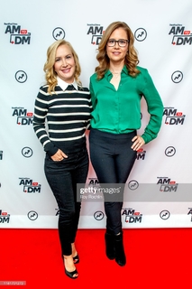 Angela Kinsey feet photo thumbnail