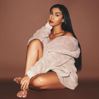 Queen Naija feet photo thumbnail