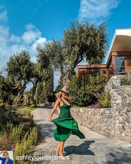 Ashley James feet photo thumbnail