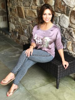 Lisa Robertson feet photo thumbnail
