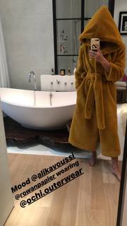 Irina Shayk feet photo thumbnail