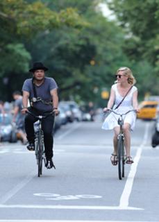 Kirsten Dunst feet photo thumbnail