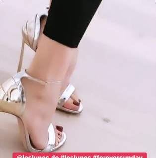 Xenia Tchoumitcheva feet photo thumbnail