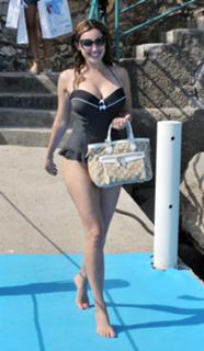 Kelly Brook feet photo thumbnail