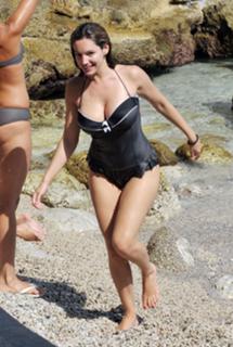 Kelly Brook feet photo thumbnail