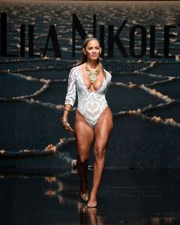 Rocsi Diaz feet photo thumbnail