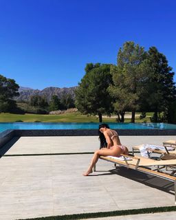 Kylie Jenner feet photo thumbnail