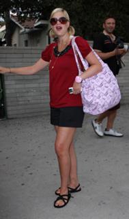 Tori Spelling feet photo 2