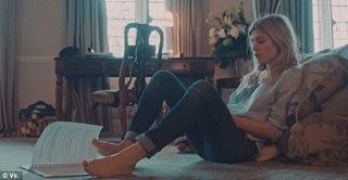 Clémence Poésy feet photo 5