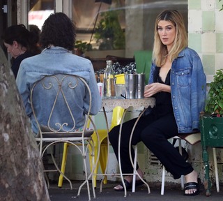 Delta Goodrem feet photo thumbnail